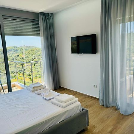 Petros Rooms Himare Exterior photo