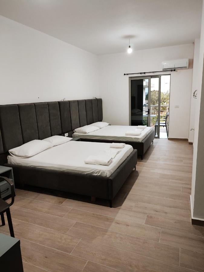 Petros Rooms Himare Exterior photo