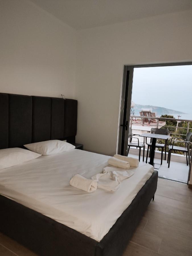 Petros Rooms Himare Exterior photo