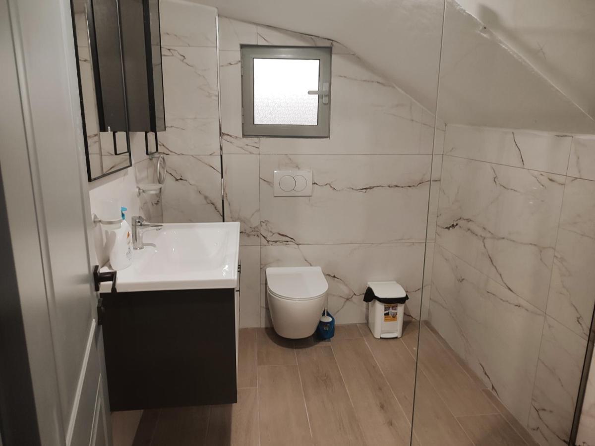 Petros Rooms Himare Room photo