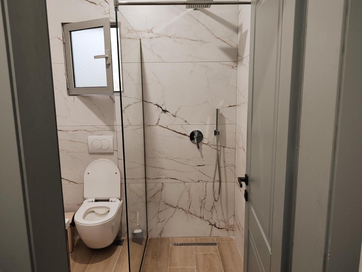 Petros Rooms Himare Exterior photo