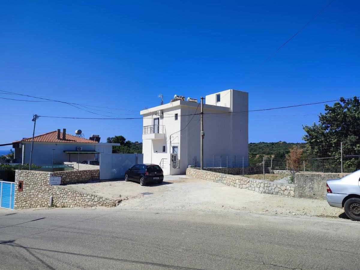 Petros Rooms Himare Exterior photo