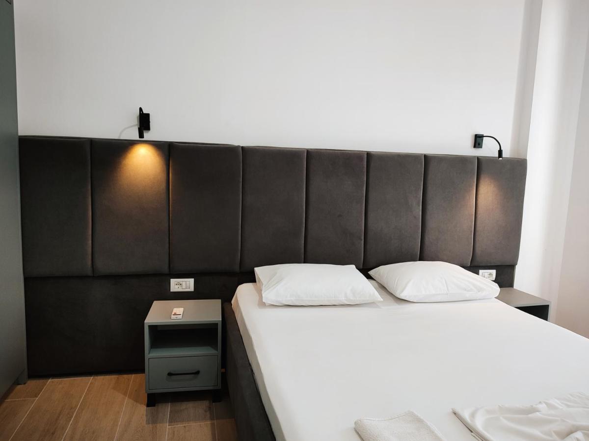 Petros Rooms Himare Exterior photo
