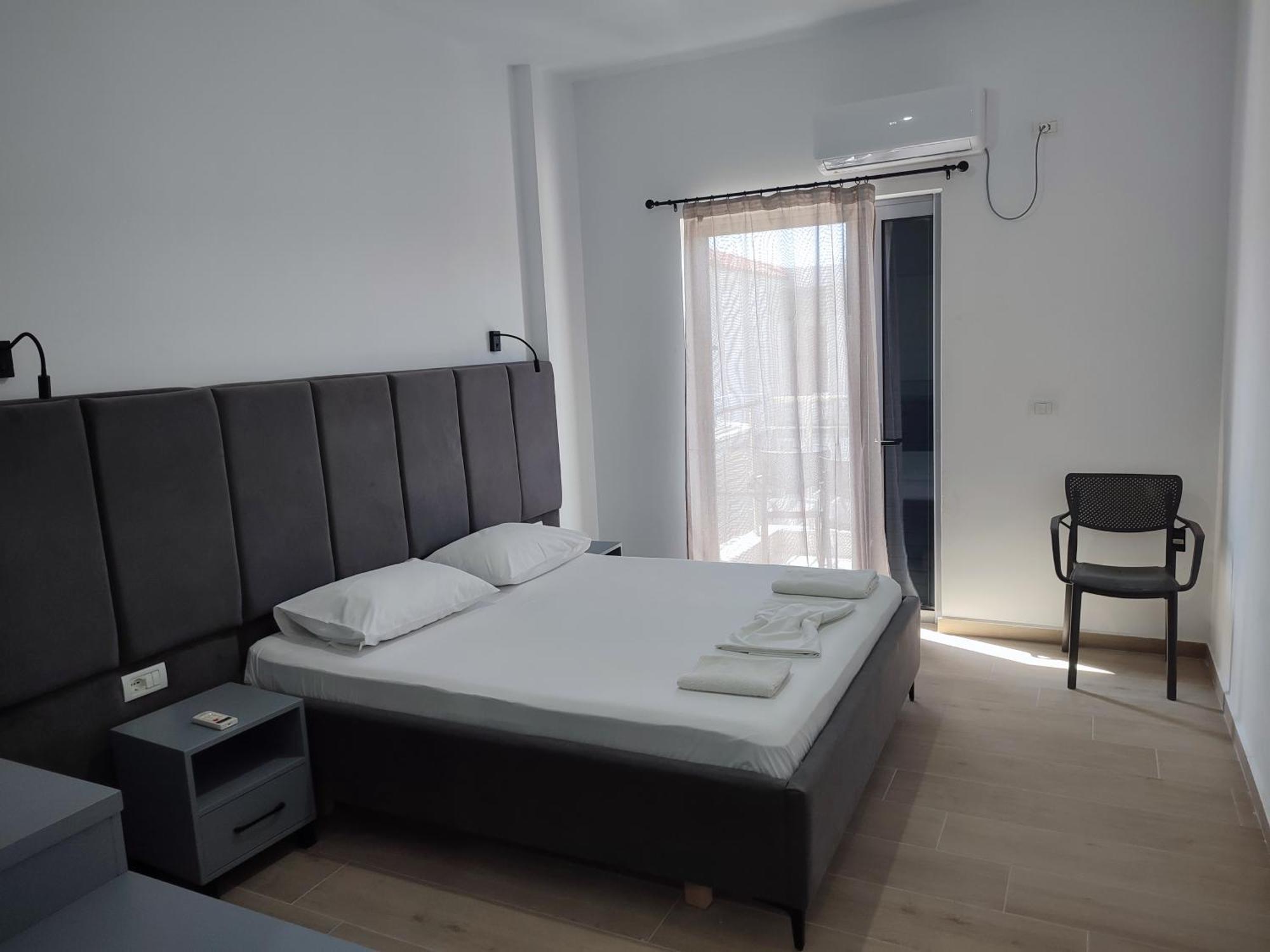 Petros Rooms Himare Exterior photo