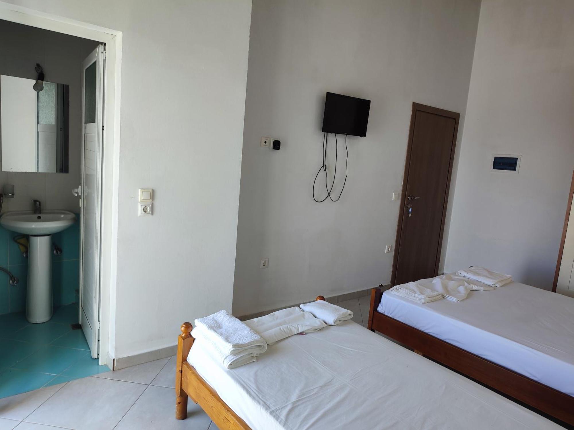 Petros Rooms Himare Room photo