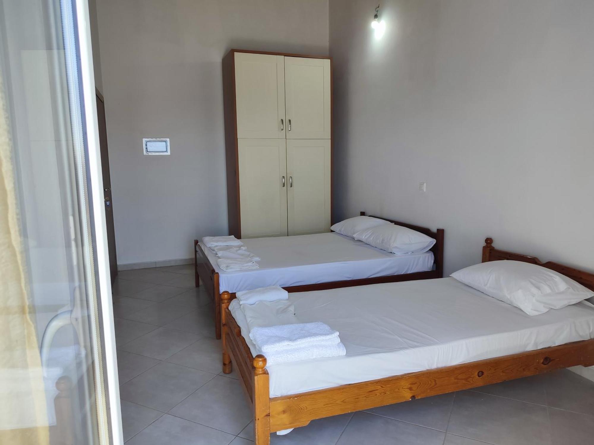 Petros Rooms Himare Room photo