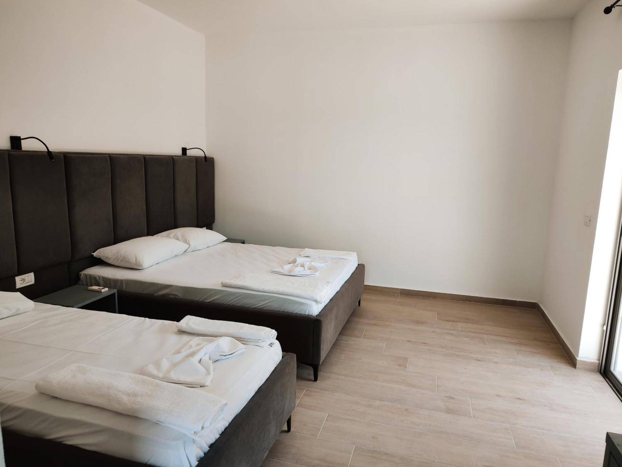 Petros Rooms Himare Room photo