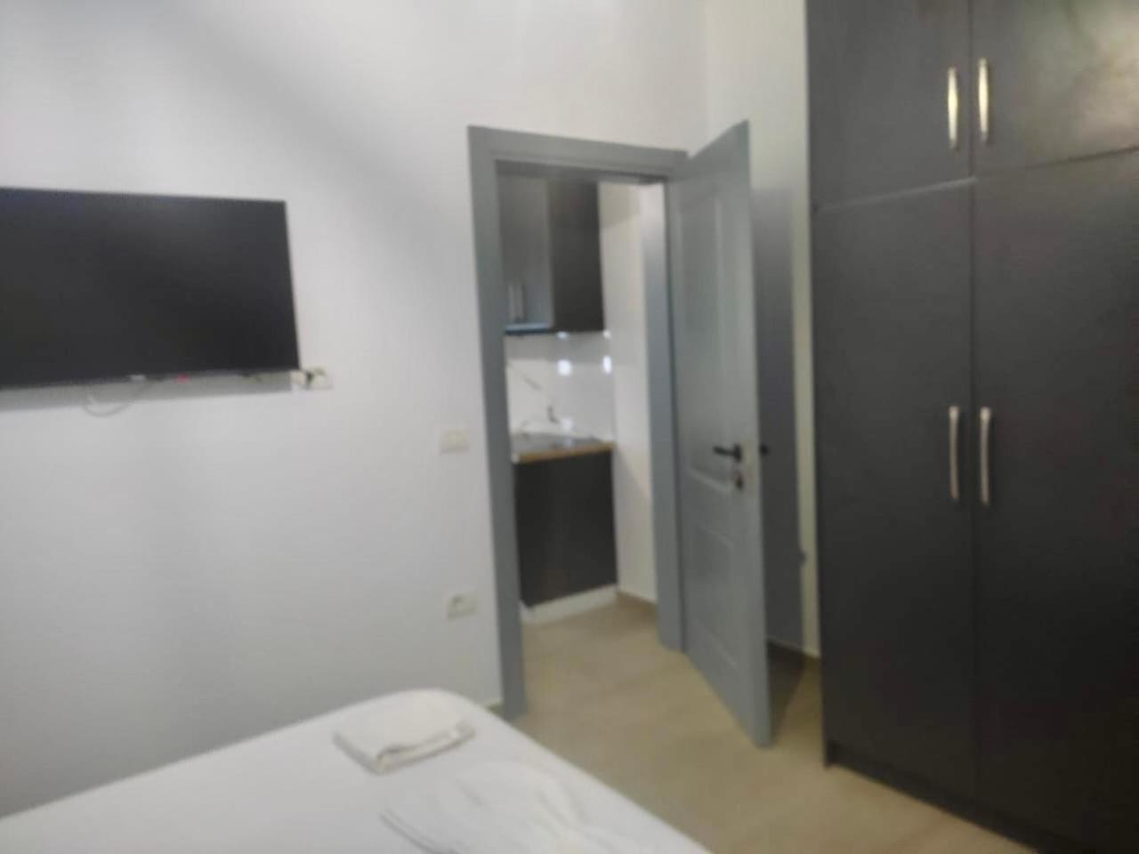 Petros Rooms Himare Exterior photo