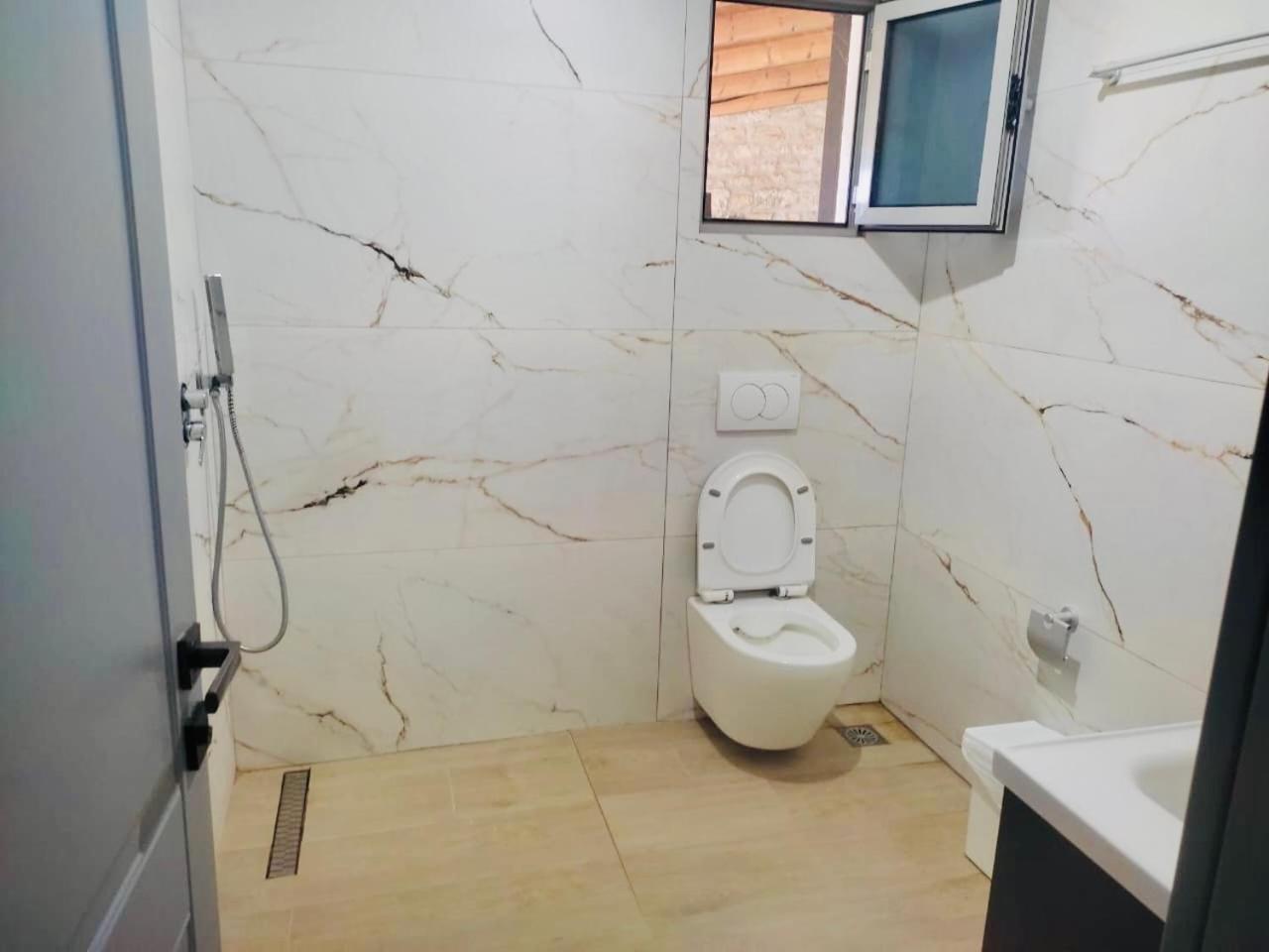 Petros Rooms Himare Exterior photo