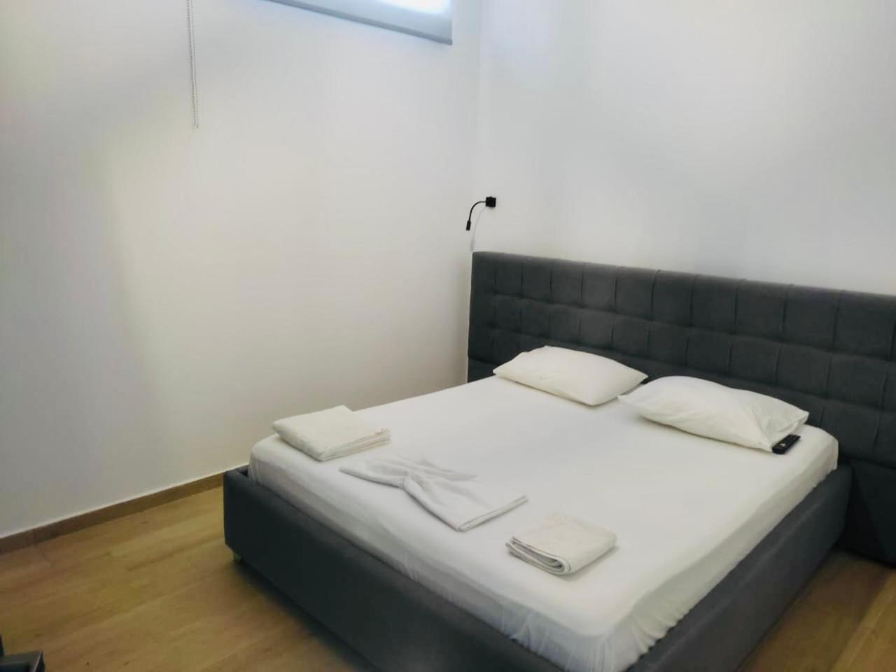 Petros Rooms Himare Exterior photo