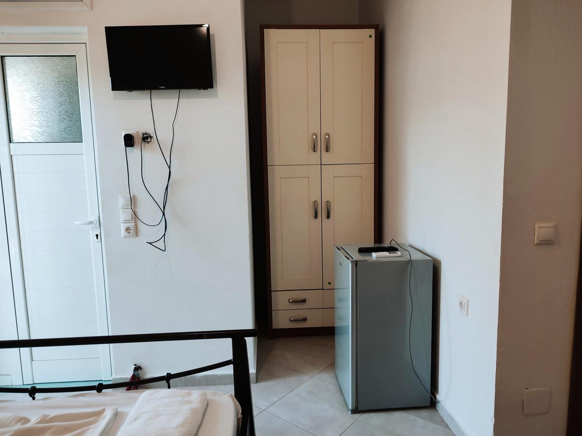 Petros Rooms Himare Exterior photo