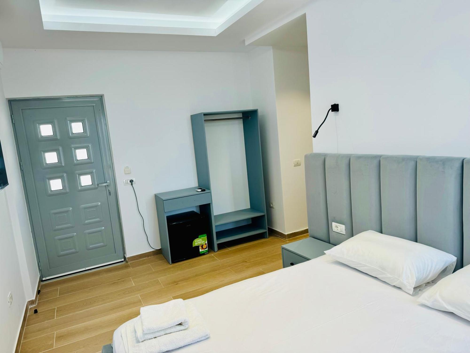Petros Rooms Himare Exterior photo