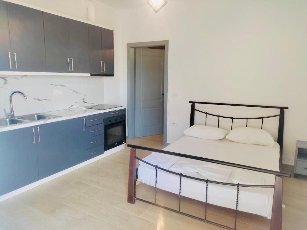 Petros Rooms Himare Exterior photo