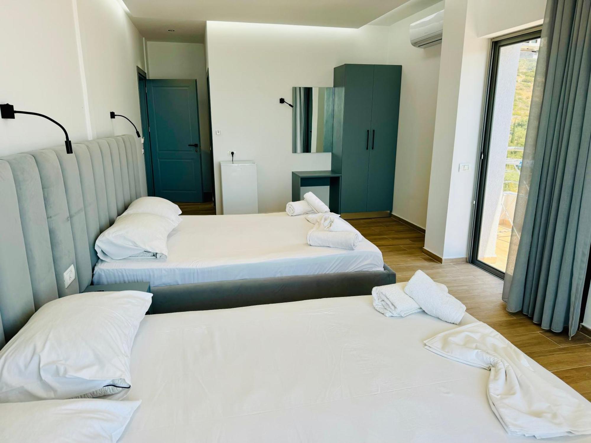 Petros Rooms Himare Exterior photo